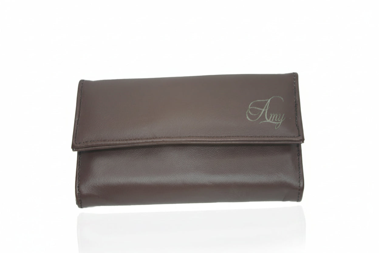 Front view of Aricio laser-engraved L.E. Grande C Tabaco leather wallet, showcasing premium handcrafted leather, precise engraving details, and refined luxury design.