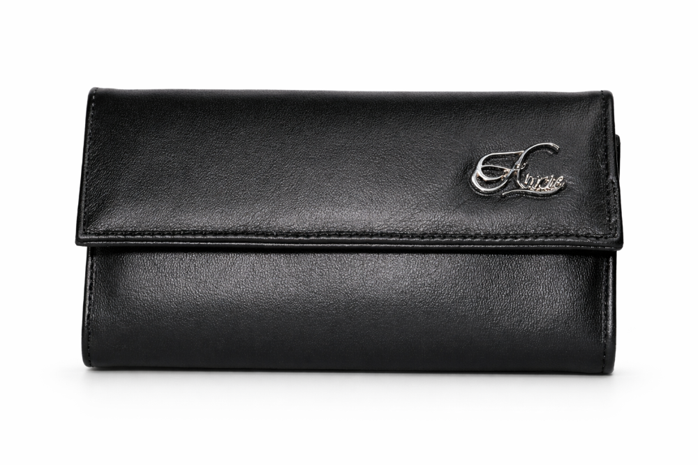 Premium Aricio Mag Grande black leather wallet front view showcasing fine leather texture and minimalist design details
