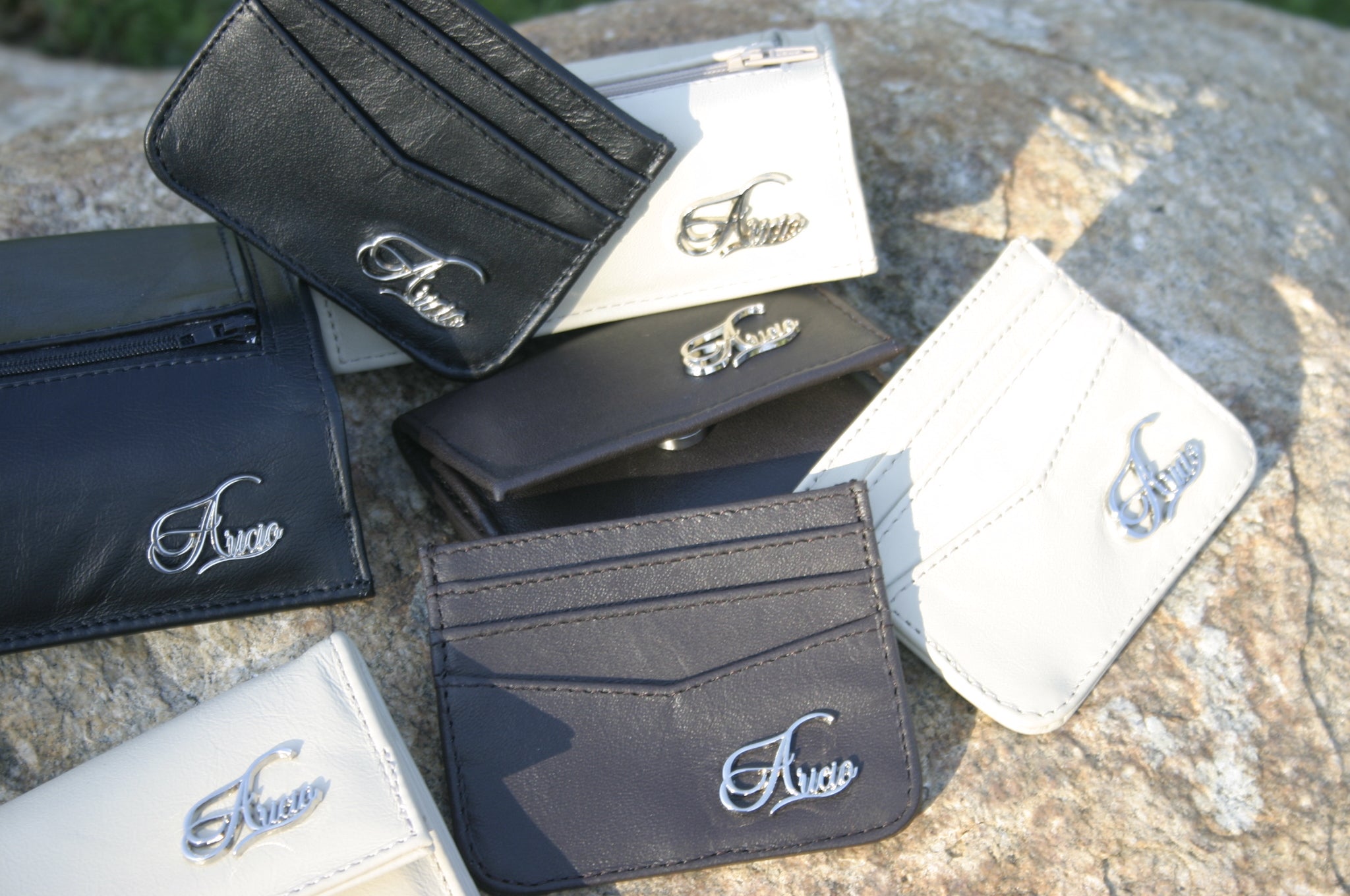 Aricio Mag wallet collection placed on a rock outdoors