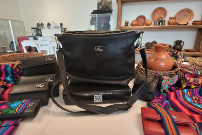 Aricio NATI black leather purse with RFID protection and easy magnetic access