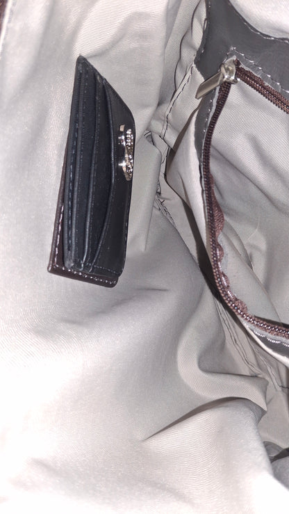 Aricio NATI RFID MAG purse interior showing magnetic attachment for RFID MAG C card holder