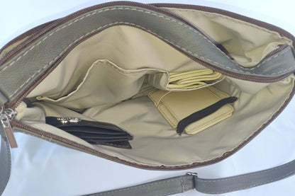 Aricio NATI purse interior showing magnetic attachment for RFID MAG C card holder