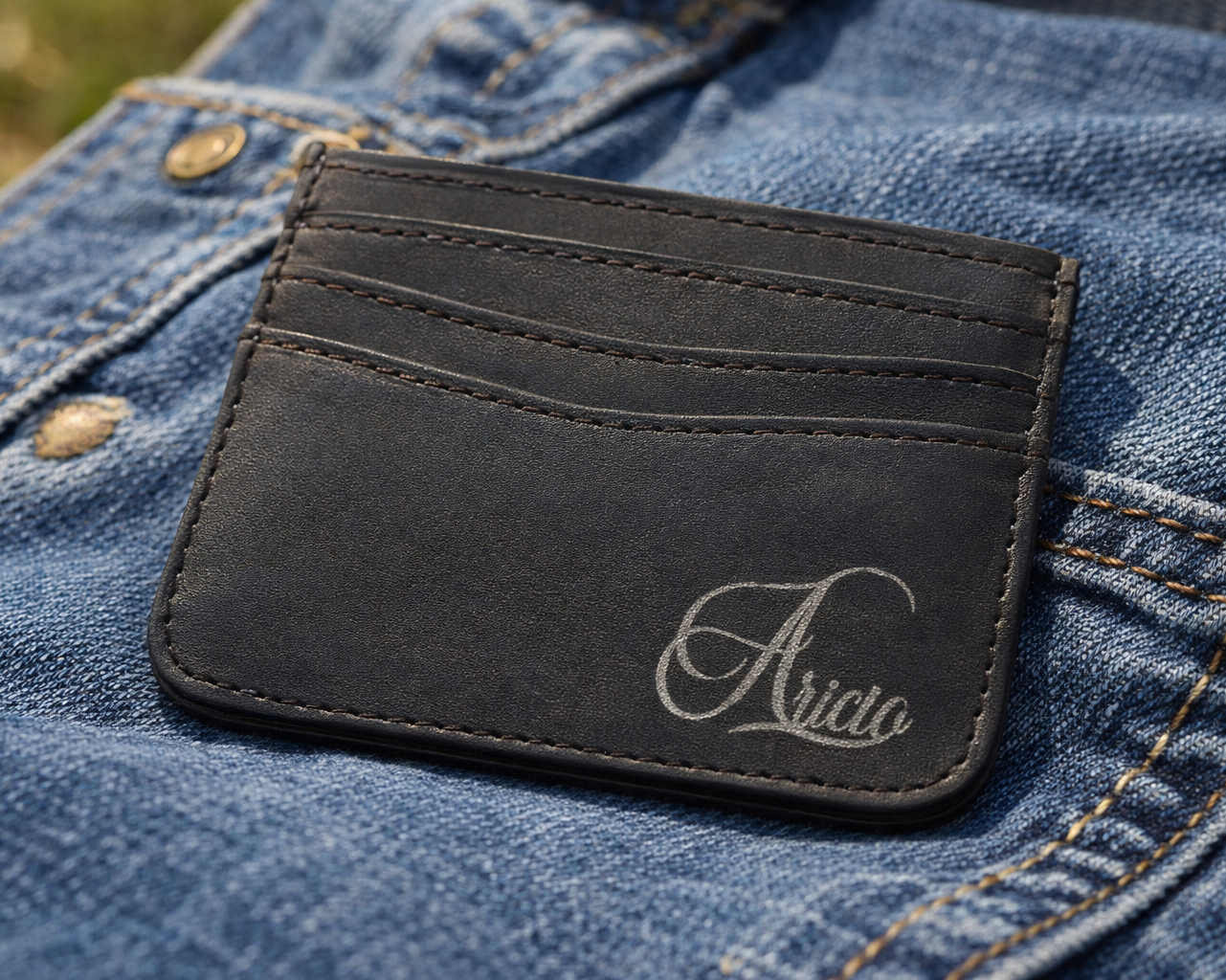 Aricio tobacco LE C leather card holder display